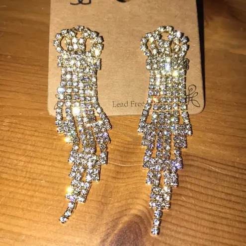 Button / Dangle / Crown / Earring Set