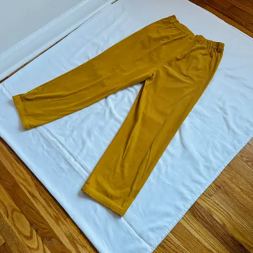 Halara β
NWT Corduroy Pants - Mustard Yellow β