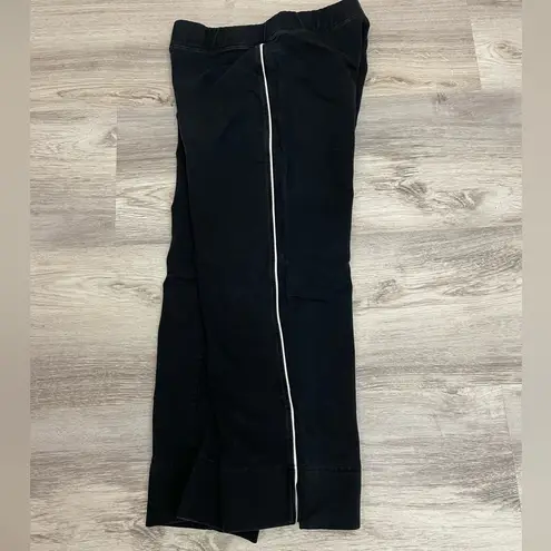 Bold Spirit Black w/White Stripe Pull On Elastic Waist Capri Leggings Size Small