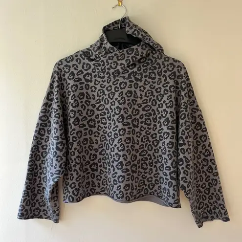 Sundays Sz M Grey Cropped Pullover Sweatshirt Hoodie Animal Print