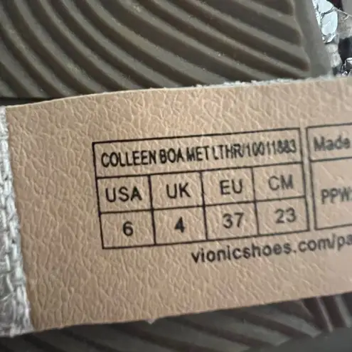 Vionic Colleen Cream Boa Metallic Leather sandals Sz 6