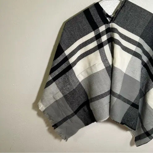 Plaid Blanket Scarf Shawl White Black Gray Fringe One Size
