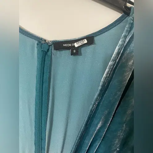 NEON BLONDE Vapour Velvet Mini Dress RTR Formal Deep Vneck Size Small Blue