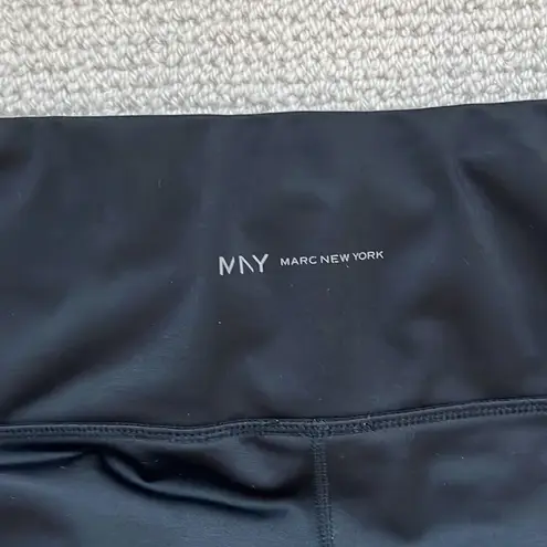 Marc New York black and red cropped fitness leggings size L