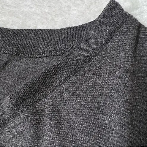 Piper by SmartPak Gray V-Neck Short Sleeve T-Shirt