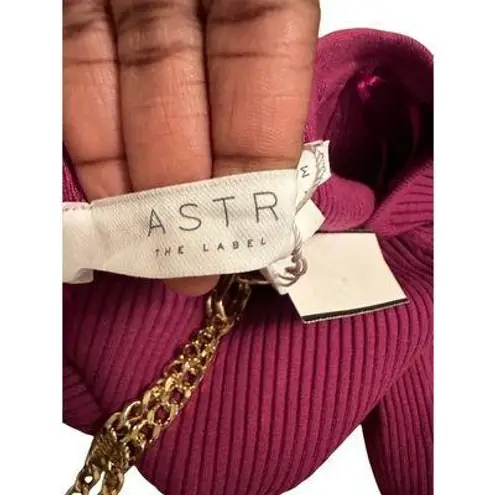 ASTR The Label Philippa Chain Strap Stretchy Sweater Fuchsia Ribbed Chain Sz M Size M