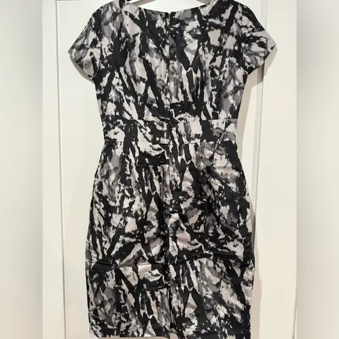 Donna Ricco Donna Rico 4 Gray Black Multi Print Jewel Neckline knee length 100% silk dress