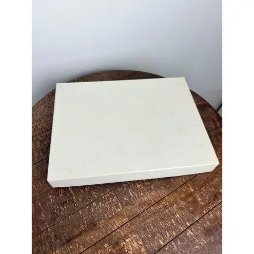 Vintage Embroidered Handkerchiefs Set in Box Lace Trim Cameo Finish Set of 3 White Size undefined - Image 7