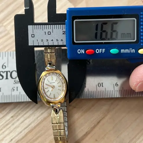 Waltham Vintage Ladies Watch Mechanical Winding Stainless Dial Gold Stretch Band