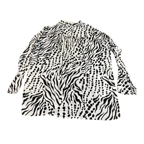 Isaac Mizrahi IMNYC Size Medium Women Blouse White Black Animal Print Careerwear