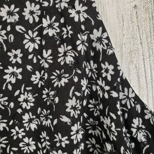 Everleigh NWT Sleeveless Black White Floral Sharkbite Tank Top Size Medium