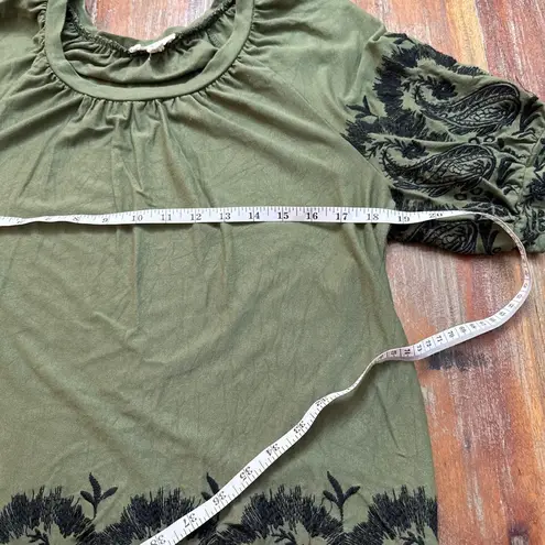 cupio Women's Green & Black Paisley Embroidered Short Sleeve Tee Medium