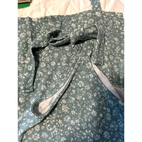 Fantastic Fawn Green Floral Boutique Top, size Large