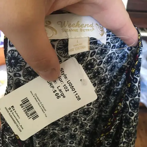 Suzanne Betro Weekend L Scandinavian v-neck blue and red blouse