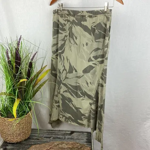 XCVI Camouflage Print asymmetric hem Midi Skirt XS