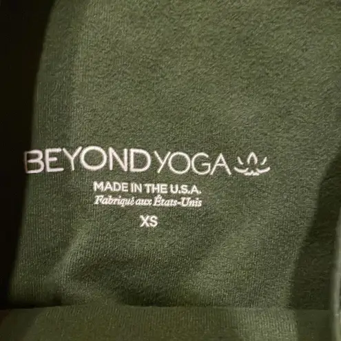 Beyond Yoga jungle fern space dye high rise 21” crop leggings xs