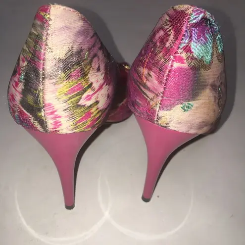 Carlos Santana pink Royale heels