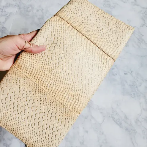 Urban Expression Urban Expressions Bailey vegan reptile clutch