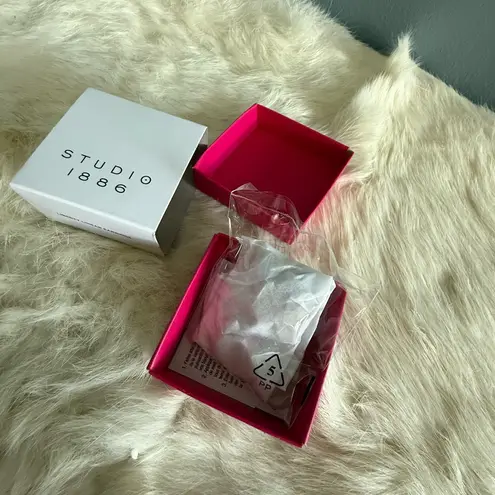 Avon Liberty Linear Pierced Earrings Red