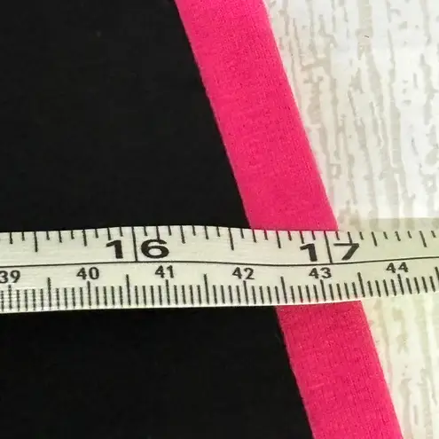 iLoveSia Raspberry Pink and Black Capri Leggings XL NWT