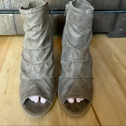 Rampage Ruched Booties Boots Taupe Suede Boho Peep Toe Block Heel 9 1/2 by 