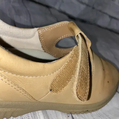 Ecco slip on Velcro close shoes light tan size 39 or size 8.5 women