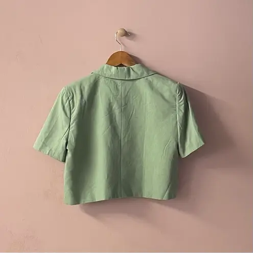 Maison d’ Amelíe Pastel Light Green Cropped Short