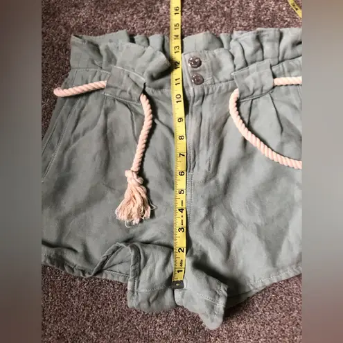 Veronica Beard Jeans Karter Belted Paperbag Shorts in Green Size 0 Cotton Linen