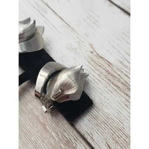 Vintage Clip On Earrings Silver Tone Artsy Leaves