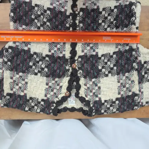 Handmade Ladies' Hand knit Ecuadorian Made Cardigan Sweater.