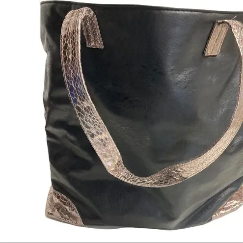 Jimmy Choo 🎉🎁❤️HOST PICK❤️🎁🎈🎉1.15.22, , Black & Metallic Parfum Tote Bag, - Image 10