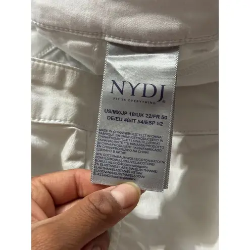 NYDJ  Shorts Womens White Bermuda Lift Tuck Stretch Denim Size 18