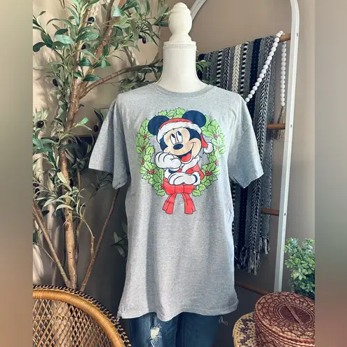 Disney  Mickey Mouse Christmas Wreath T-Shirt Gray Holiday Graphic Tee L