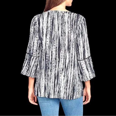 Gloria Vanderbilt Maurice’s cute black and white tunic with bell sleeves! New - Image 4