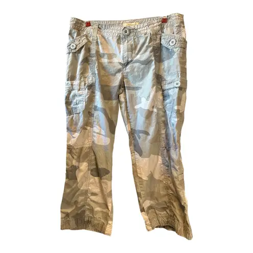 Natural Reflections Vintage Y2K Camo Cargo Capri Pants Size 8 – 22” Inseam