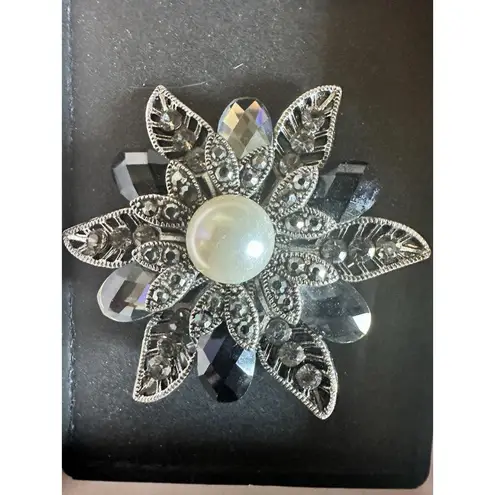 Vintage Dazzling Silver Rhinestone Faux Pearl Flower Brooch Pendant