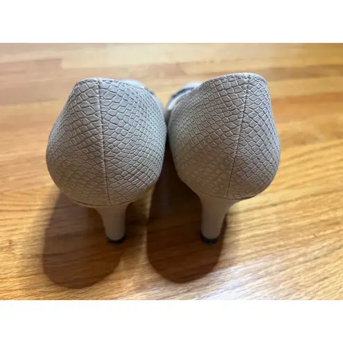 Life Stride Tan Heels Pumps with Buckle Detail Comfortable Dress Shoes 7 1/2