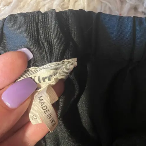 Kirra Black Scalloped Lace Trim Lightweight Casual Shorts Women Sz XS