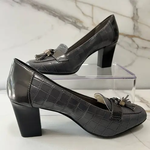 Anne Klein  iflex two toned grey croc pumps. Size 6.