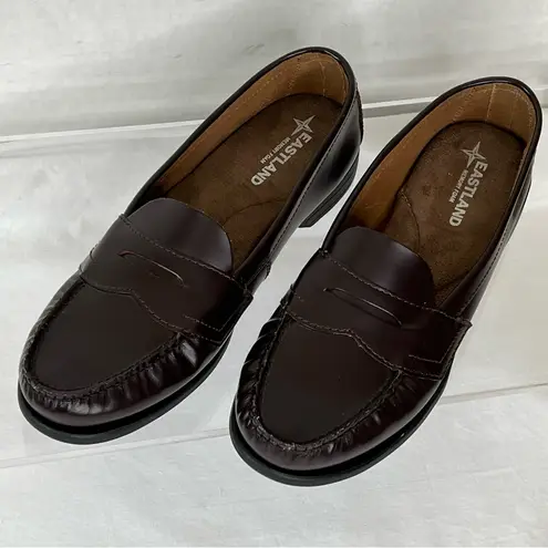 EastLand Classic II Loafer, Dark Brown, Women’s 9 Narrow, New W/Out Box