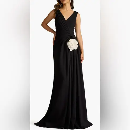 Tadashi Shoji NWOT Rosette Detail Sleeveless A-Line black and ivory Gown sz S