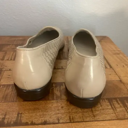 TROTTERS Womens Bone Off White Cream Basket Woven Liz Loafer Flats Size 11 N New Tan