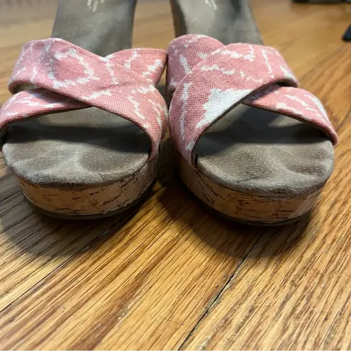 Toms  Women Wedge Sandals Shoes Cork Heel Size 7.5 Coral White cross.