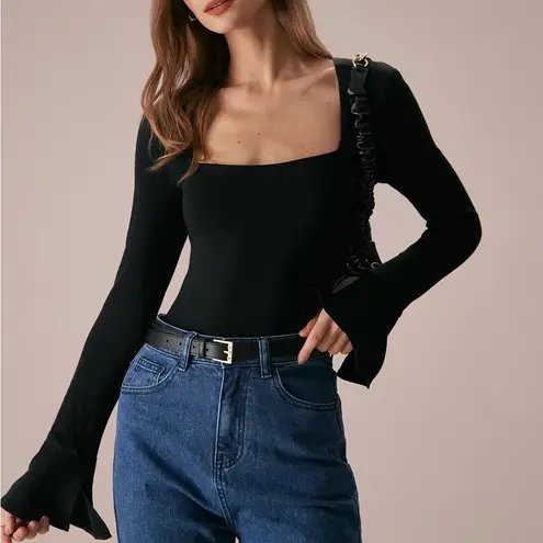 Rihoas The Black Square Neck Slit Flare Sleeve Tee