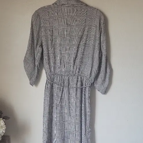 Mimi Chica  Shirt Dress 100%Rayon Black and White Buttoned Tie Front. Size L