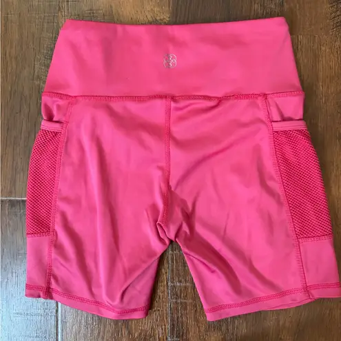 Daisy Fuentes Fit hot pink athletic shorts, size M