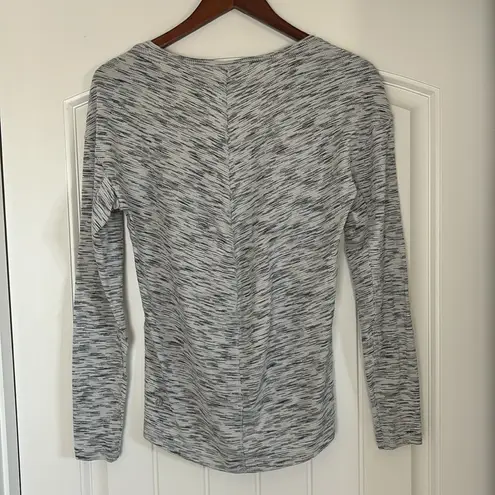 Lululemon Black Gray Long Sleeve Performance Round Neck Yoga Top Women’s Size 6