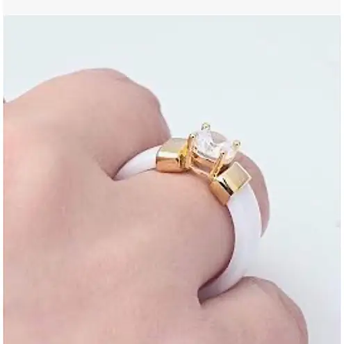 Boutique NEW Women's 1 Carat Diamond White & Gold Ceramic Ring‎ Size 8