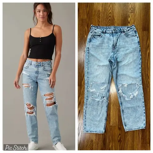 American Eagle Funky  Ripped Mom Straight Jeans!