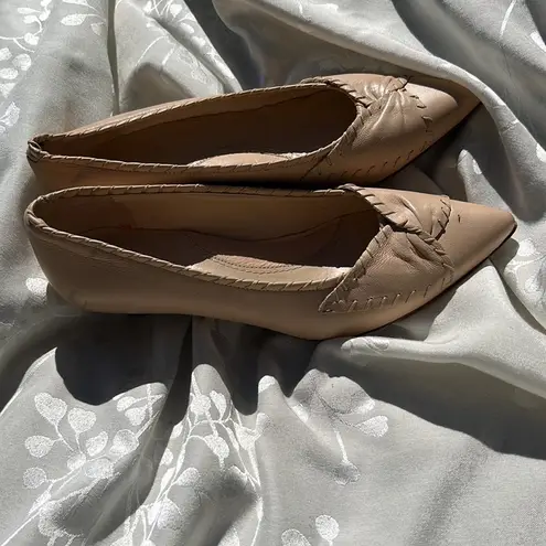 via spiga Via Spega Italian Cream Color kitten Heels with lacing Size 6.5